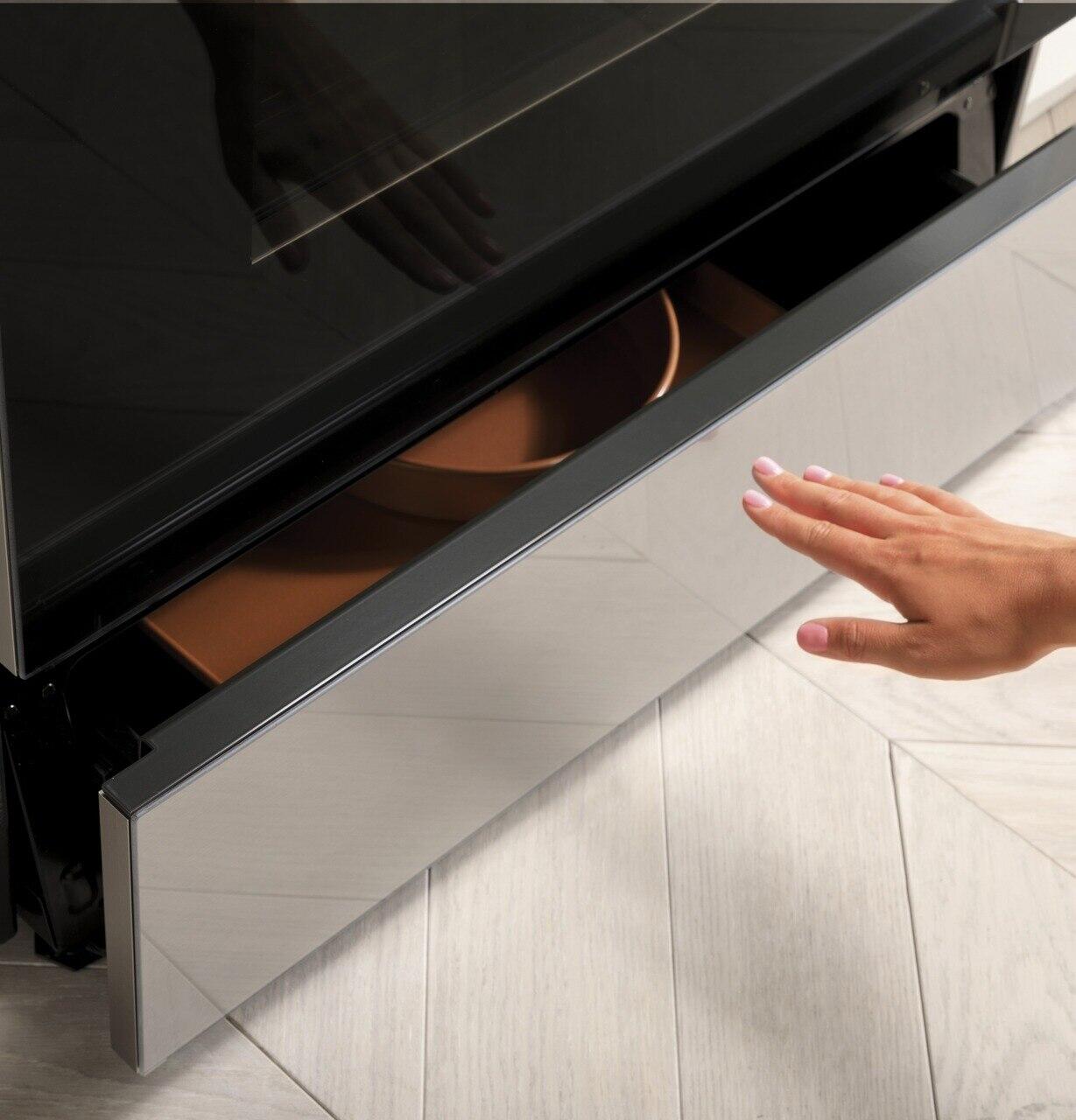 Cafe CHS90XM2NS5 Café 30" Smart Slide-In, Front-Control, Induction And Convection Range With In-Oven Camera In Platinum Glass