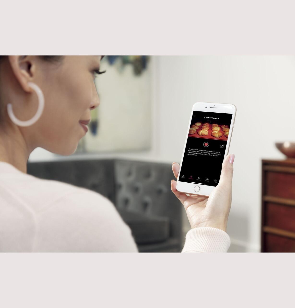 Cafe CHS90XM2NS5 Café 30" Smart Slide-In, Front-Control, Induction And Convection Range With In-Oven Camera In Platinum Glass