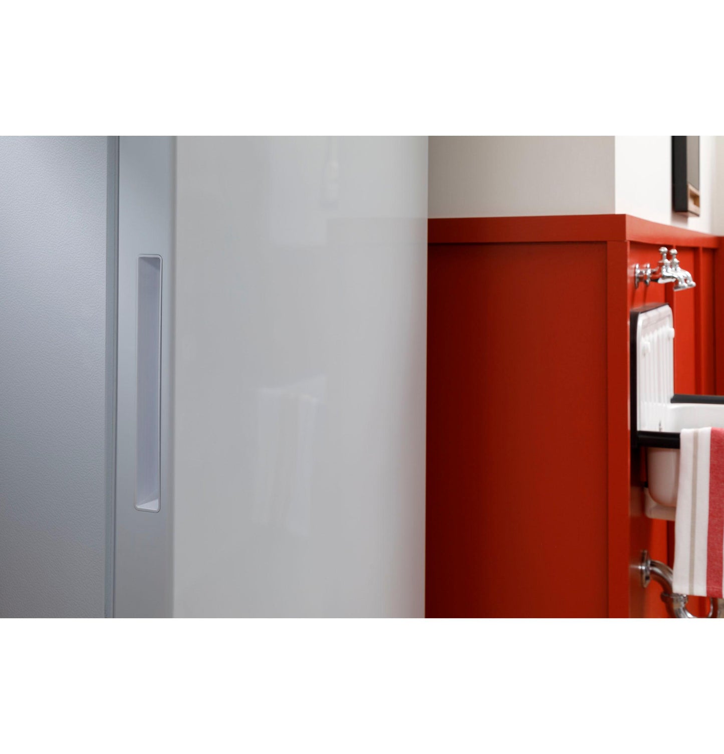 Hotpoint HUF13STRWW Hotpoint® 13 Cu. Ft. Frost-Free Upright Freezer