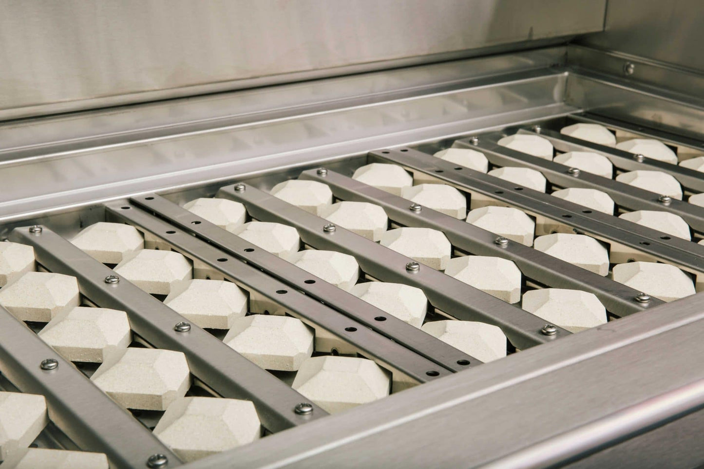 Coyote C2SL30LP 30" Grill Built-In Lp; Infinity Burners; Ceramics; Led'S