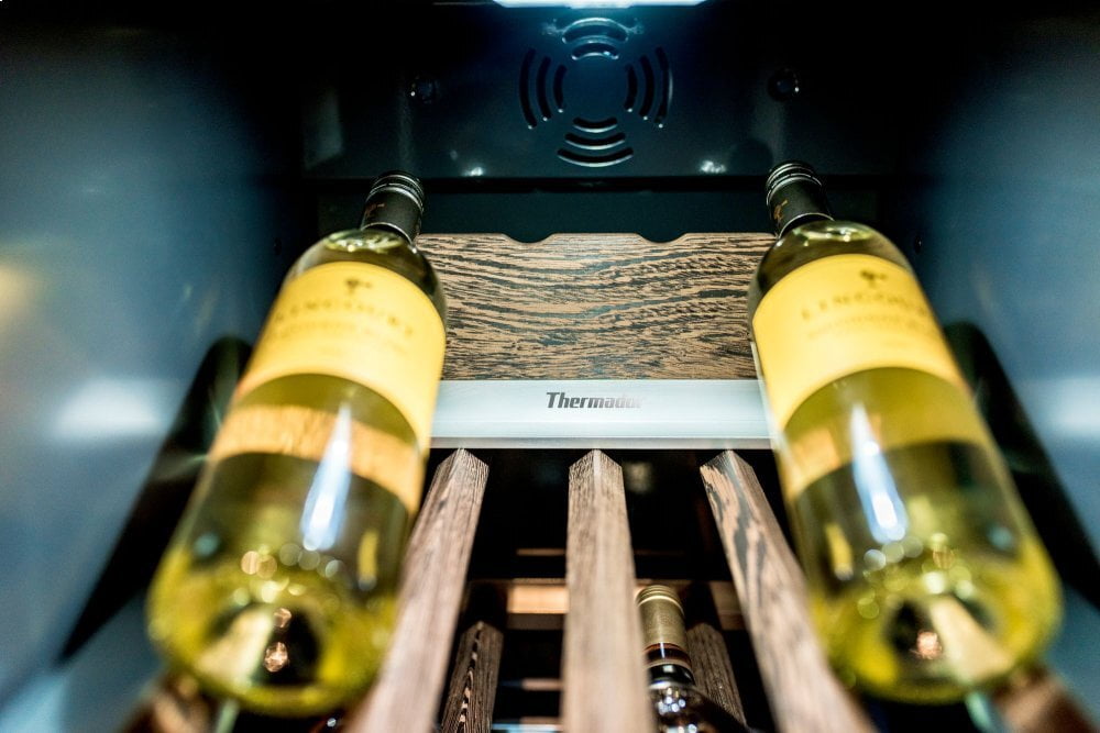 Thermador T18IW900SP 18-Inch Built-In Wine Preservation Column