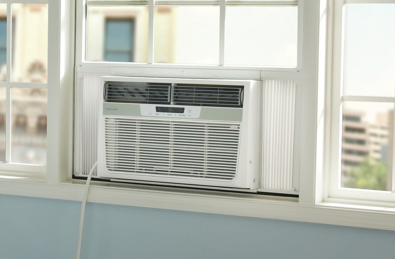 Frigidaire FFRH1122UE Frigidaire 11,000 Btu Window-Mounted Room Air Conditioner With Supplemental Heat