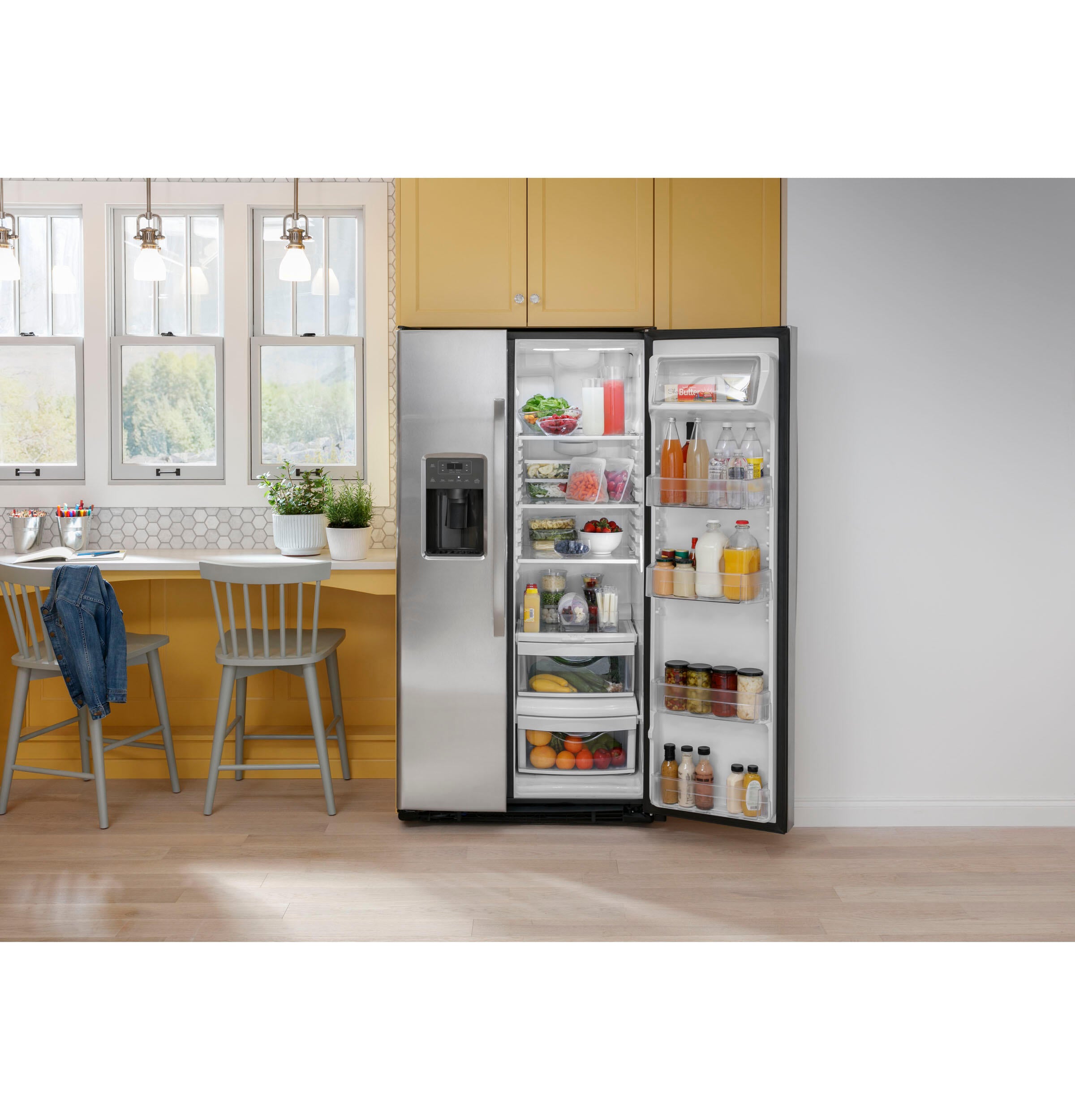 Ge Appliances GSE25GGPBB Ge® Energy Star® 25.3 Cu. Ft. Side-By-Side Refrigerator