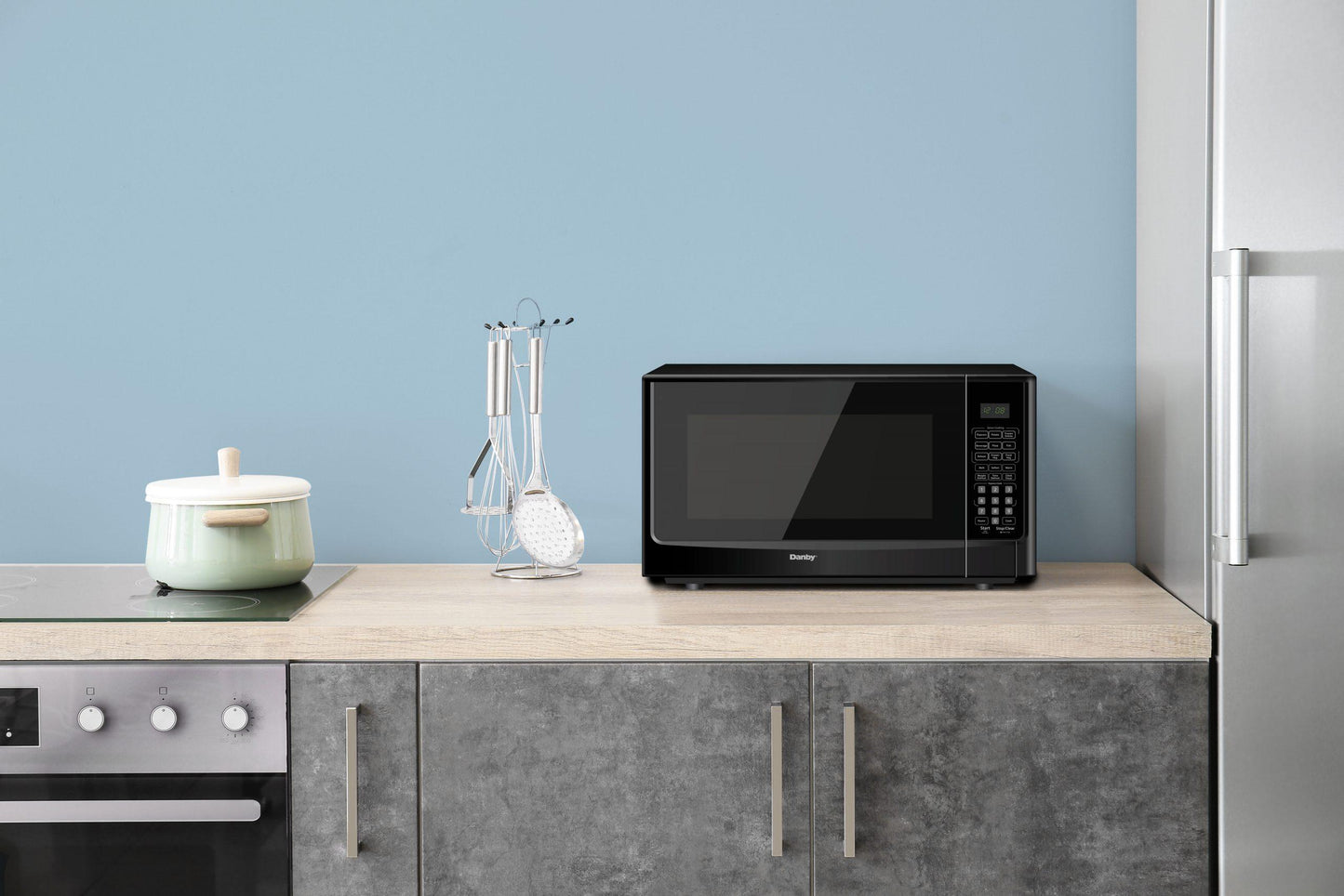 Danby DDMW01440BG1 Danby Designer 1.4 Cu Ft Sensor Microwave - Black