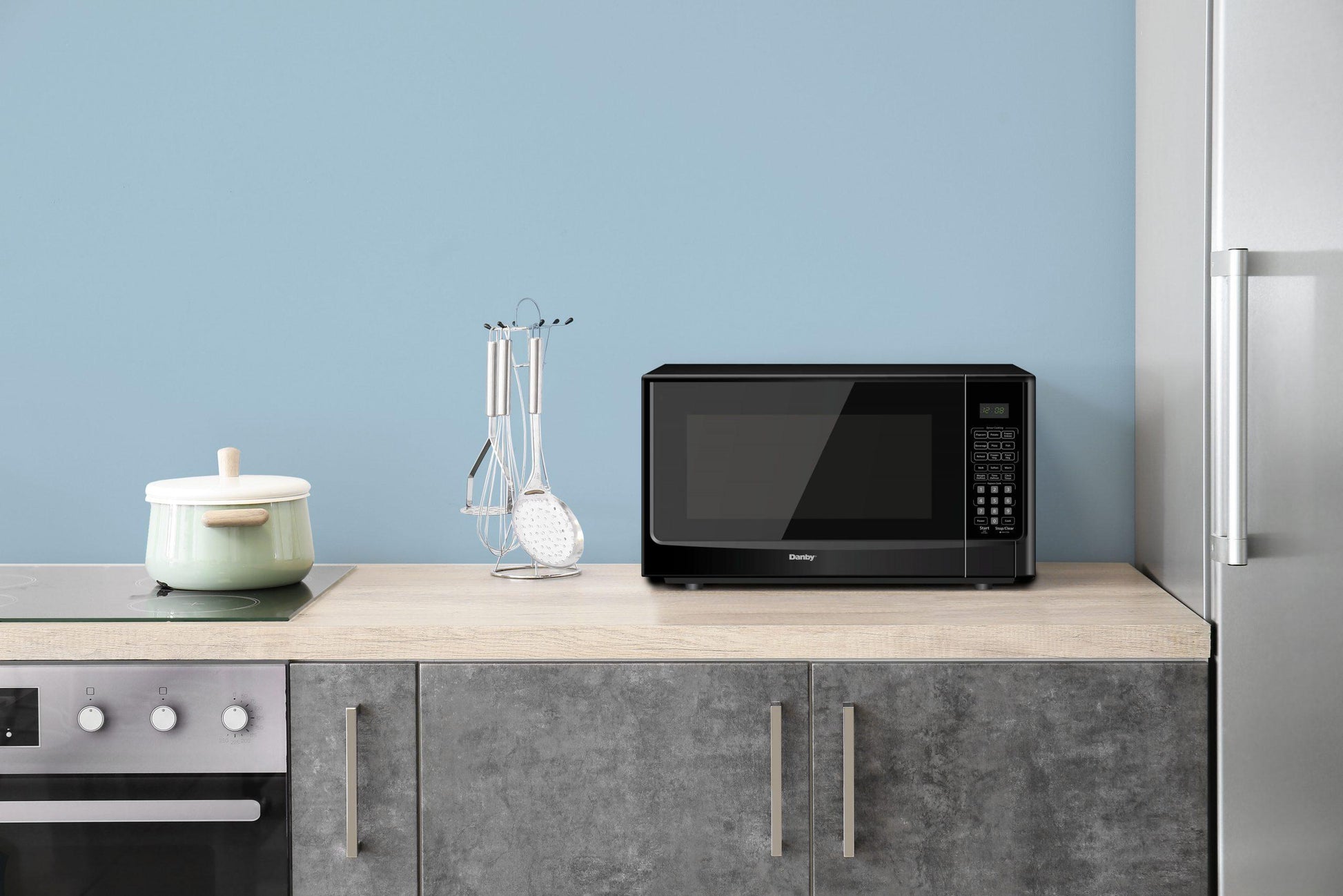 Danby DDMW01440BG1 Danby Designer 1.4 Cu Ft Sensor Microwave - Black