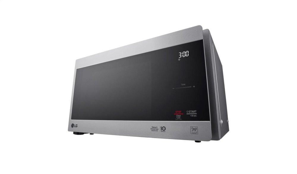 Lg LMC0975ST 0.9 Cu. Ft. Neochef™ Countertop Microwave With Smart Inverter And Easyclean®
