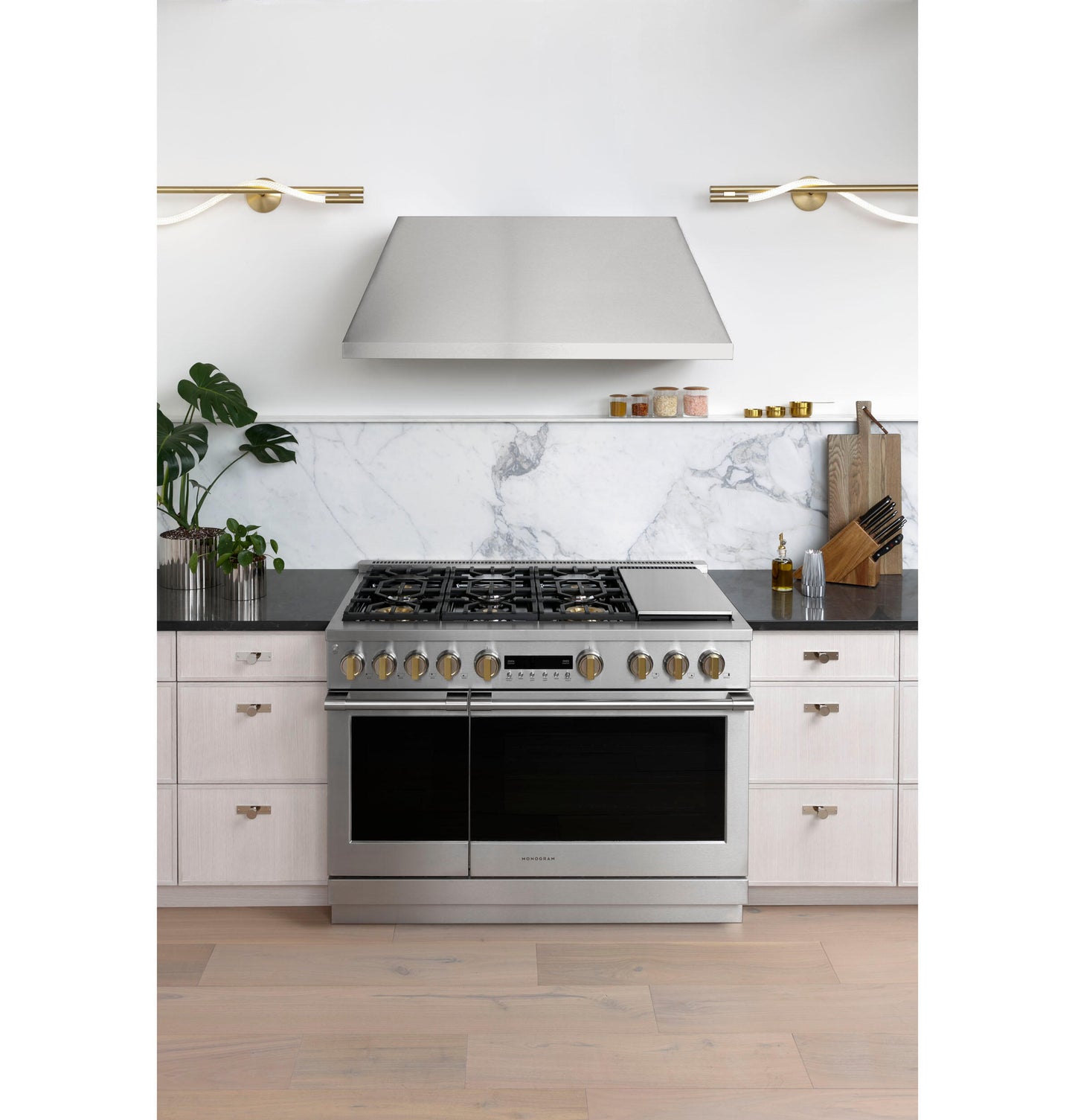 Monogram ZGP486NDTSS Monogram 48" All Gas Professional Range With 6 Burners And Griddle (Natural Gas)
