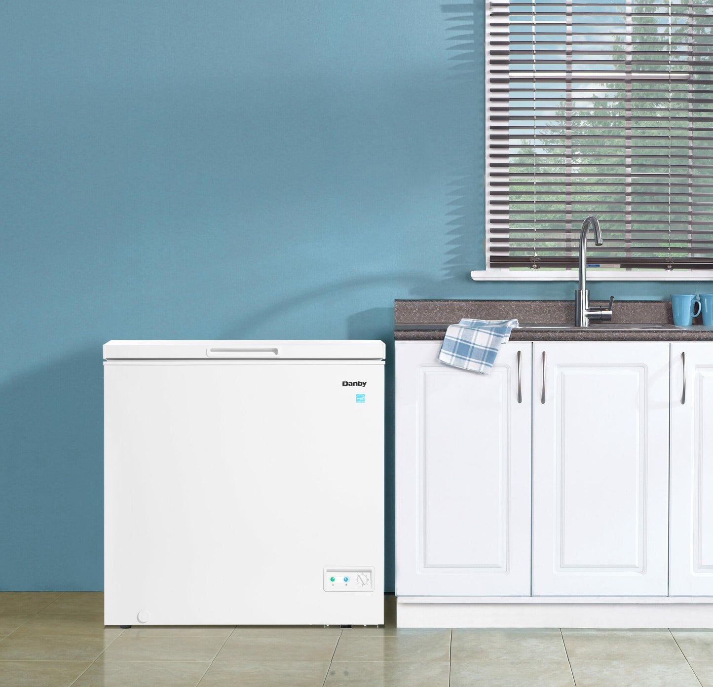 Danby DCF070A5WDB Danby 7.0 Cu. Ft. Square Model Chest Freezer