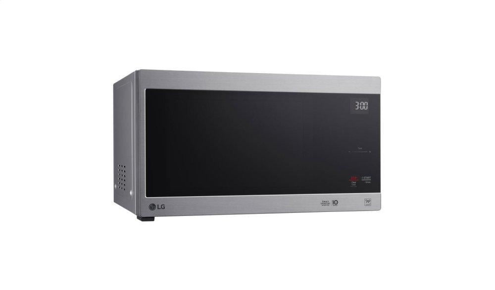 Lg LMC1575ST 1.5 Cu. Ft. Neochef&#8482; Countertop Microwave With Smart Inverter And Easyclean®
