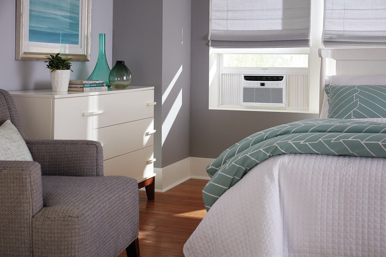 Frigidaire FFRE053WAE Frigidaire 5,000 Btu Window-Mounted Room Air Conditioner