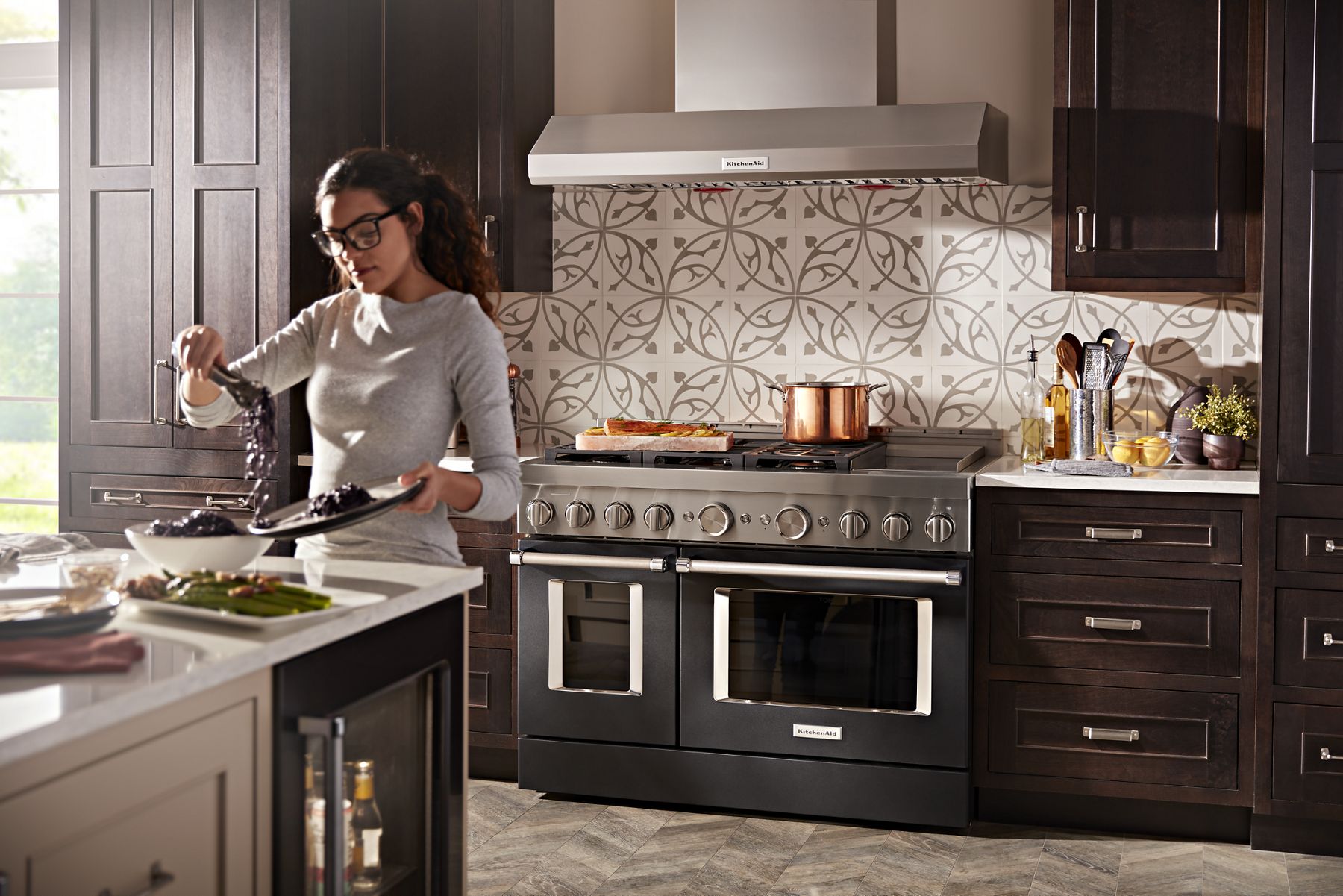 Kitchenaid KFGC558JBK Kitchenaid® 48'' Smart Commercial-Style Gas Range With Griddle - Imperial Black