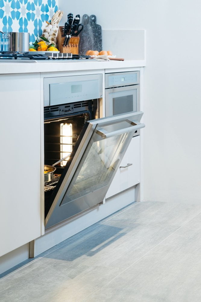 Thermador MED301RWS 30-Inch Masterpiece® Single Built-In Oven With Right Side Opening Door