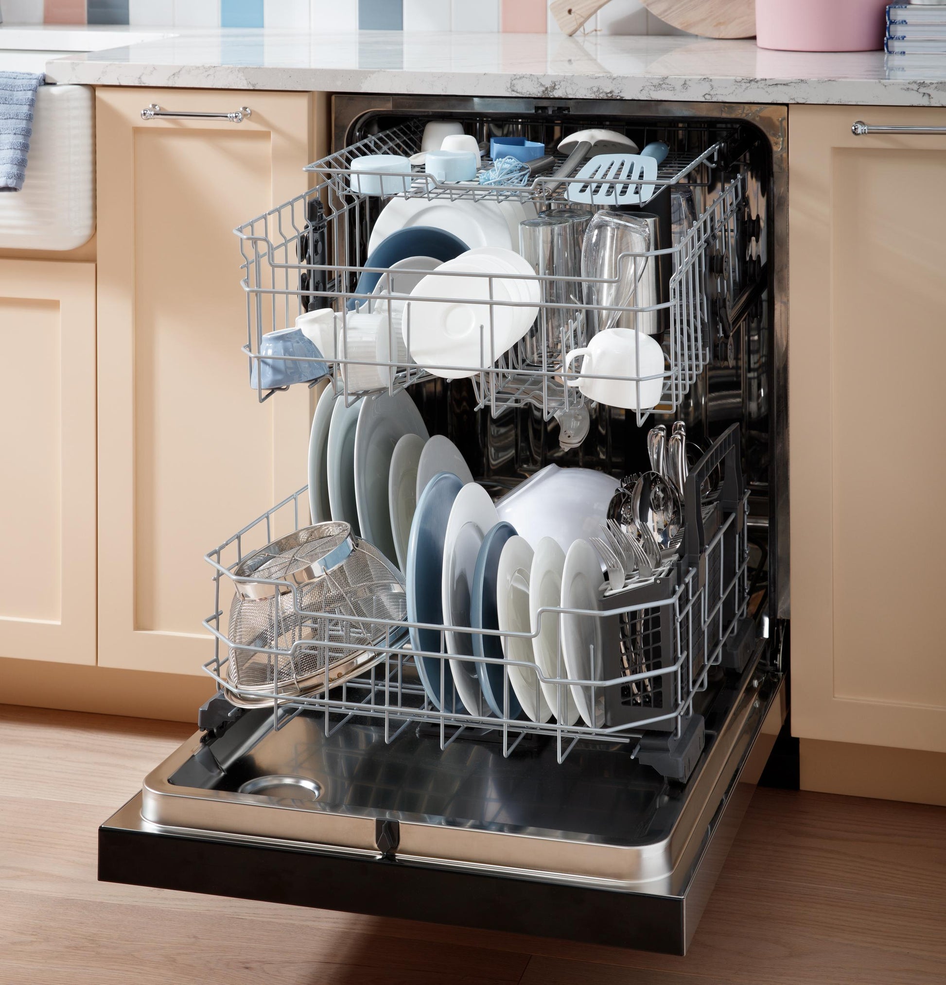 Ge Appliances GDF650SMVES Ge® Front Control With Stainless Steel Interior Dishwasher With Sanitize Cycle