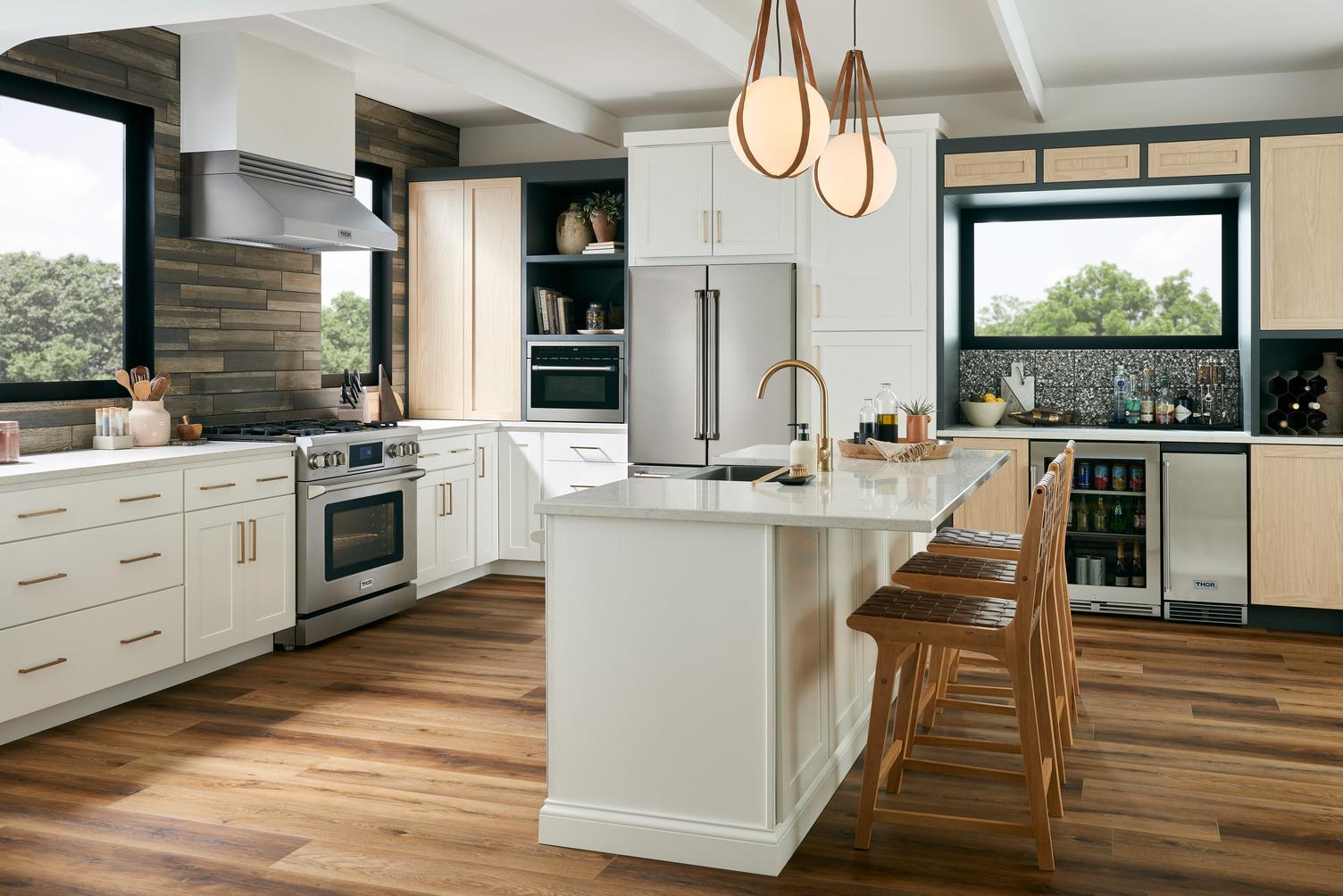 Thor Kitchen TBR24U 24 Inch Professional Undercounter Beverage Cooler - Tbr24U