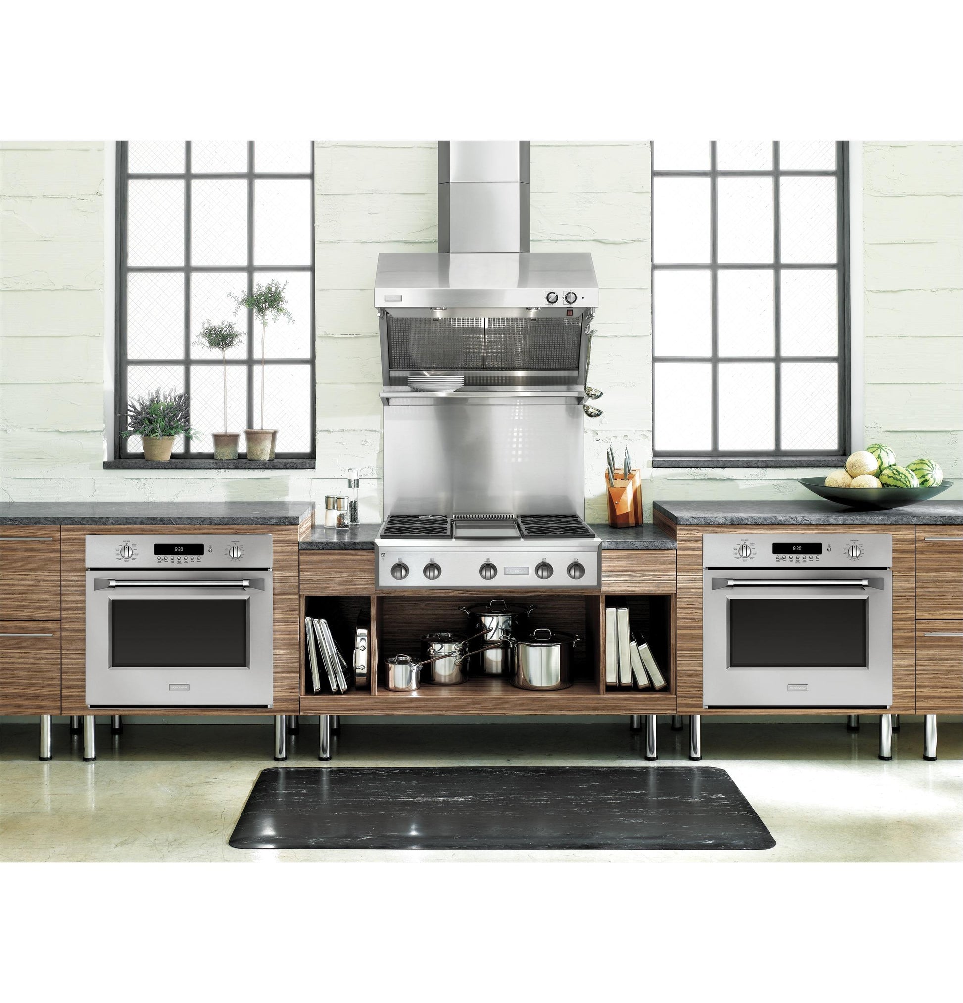 Monogram ZGU364NDPSS Monogram 36" Professional Gas Rangetop With 4 Burners And Griddle (Natural Gas)