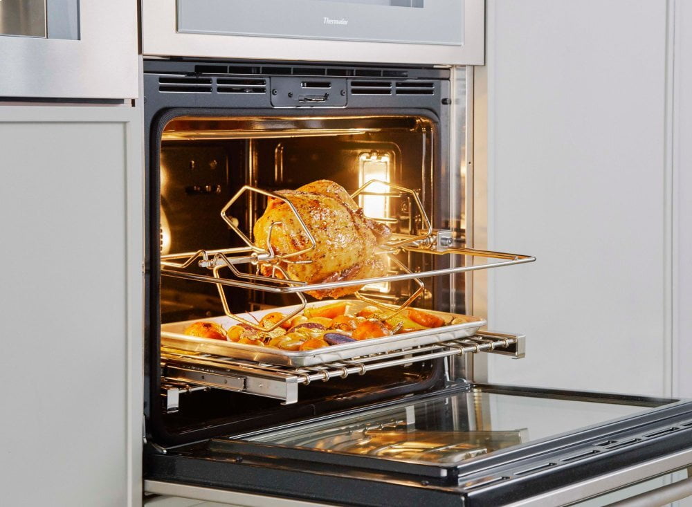Thermador MED301LWS 30-Inch Masterpiece® Single Built-In Oven With Left Side Opening Door