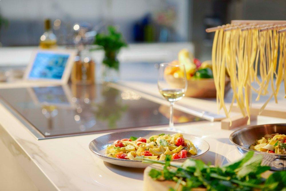 Thermador CIT36YWB Freedom® Induction Cooktop 36'' Dark Gray, Surface Mount With Frame Cit36Ywb