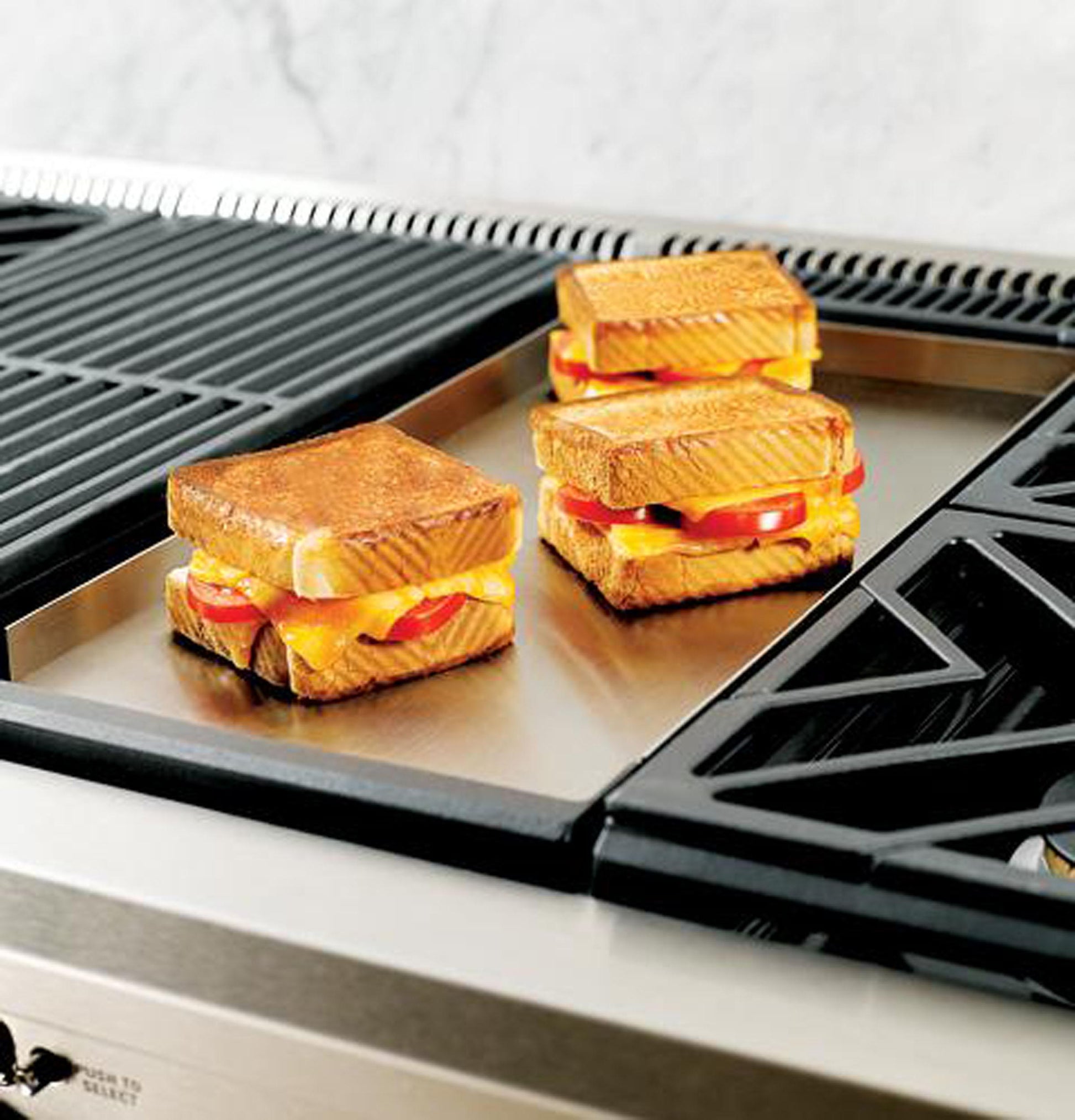 Monogram ZGU364NDPSS Monogram 36" Professional Gas Rangetop With 4 Burners And Griddle (Natural Gas)