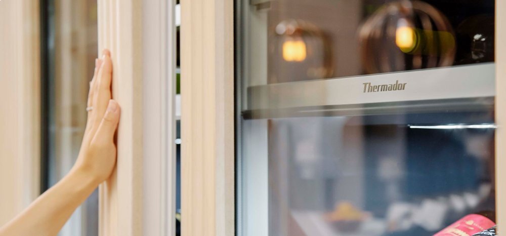 Thermador T24IW900SP 24-Inch Built-In Wine Preservation Column