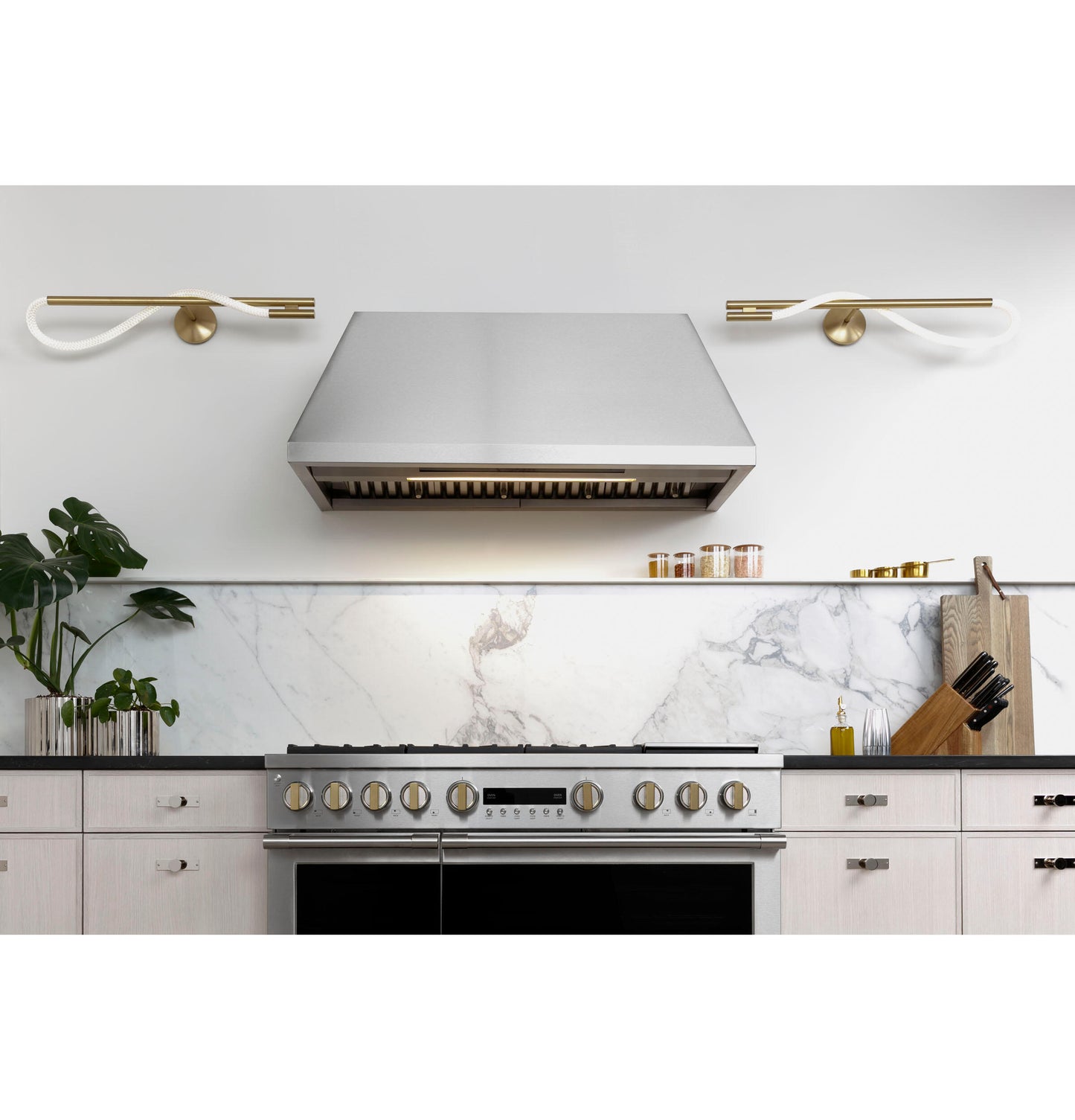 Monogram ZGP486NDTSS Monogram 48" All Gas Professional Range With 6 Burners And Griddle (Natural Gas)