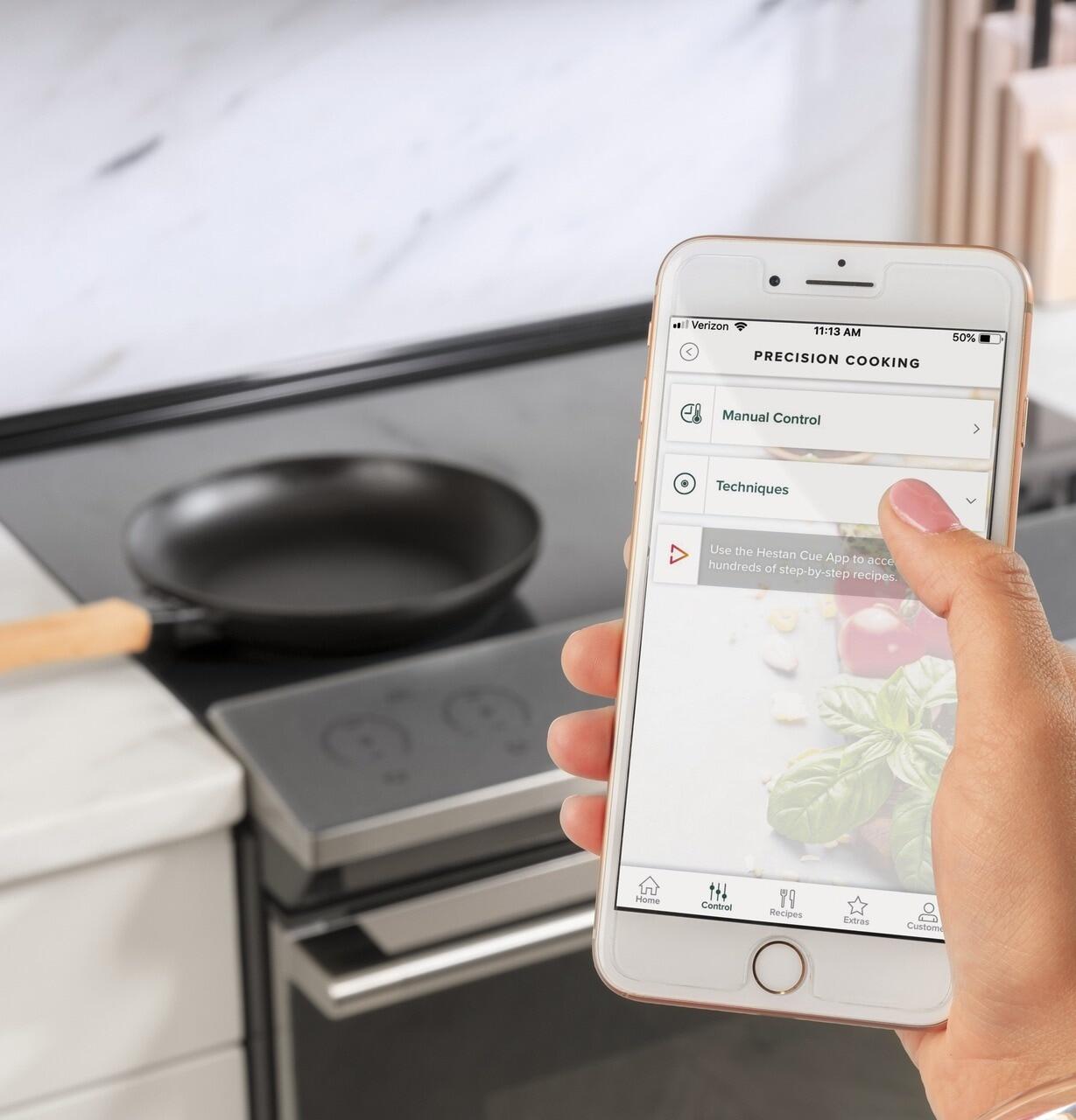 Cafe CHS90XM2NS5 Café 30" Smart Slide-In, Front-Control, Induction And Convection Range With In-Oven Camera In Platinum Glass