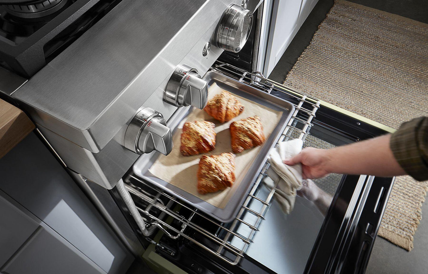 Kitchenaid KFGC500JAV Kitchenaid® 30'' Smart Commercial-Style Gas Range With 4 Burners - Avocado Cream