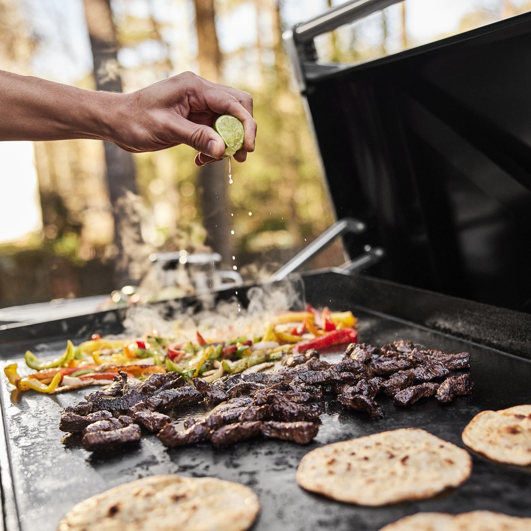 Weber 1500216 Lp Gas Bbq | Town Appliance