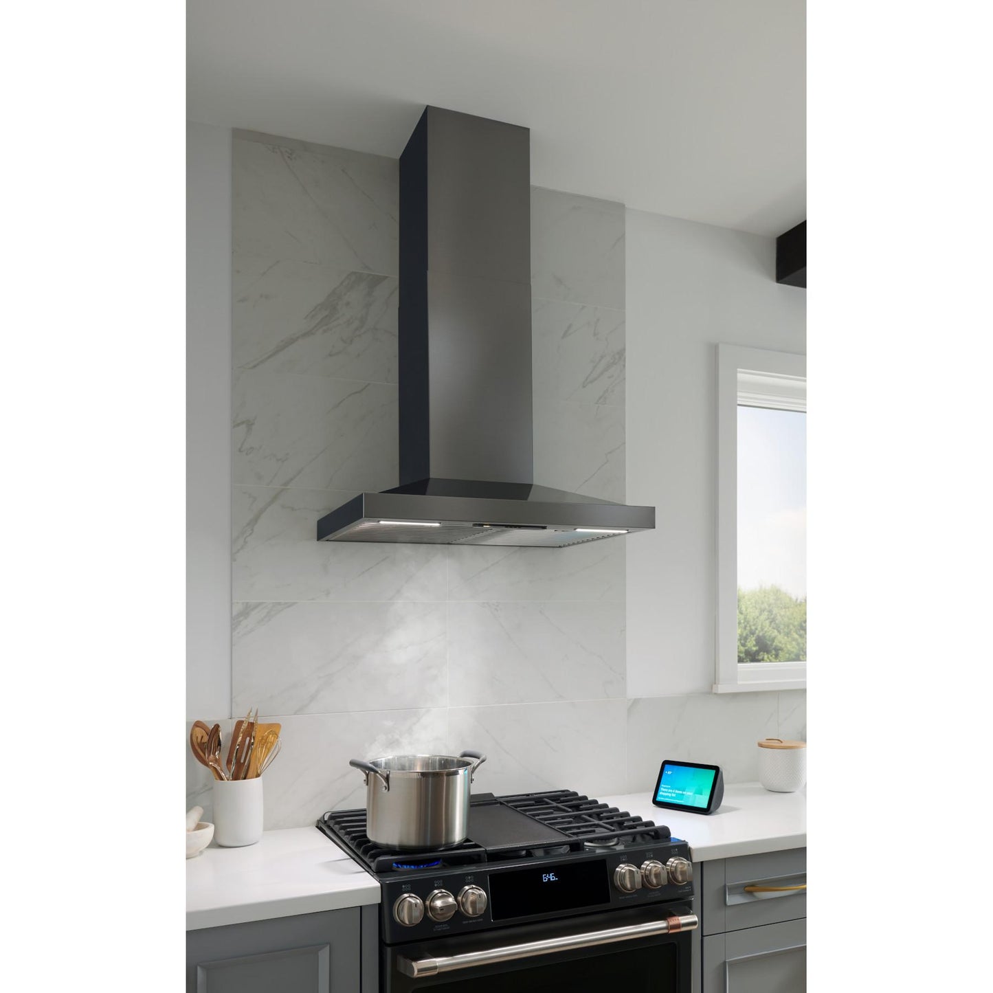 Best Range Hoods WCS1306BLS 30-Inch Wall Mount Chimney Hood W/ Smartsense® And Voice Control, 650 Max Blower Cfm, Black Stainless (Wcs1 Series)