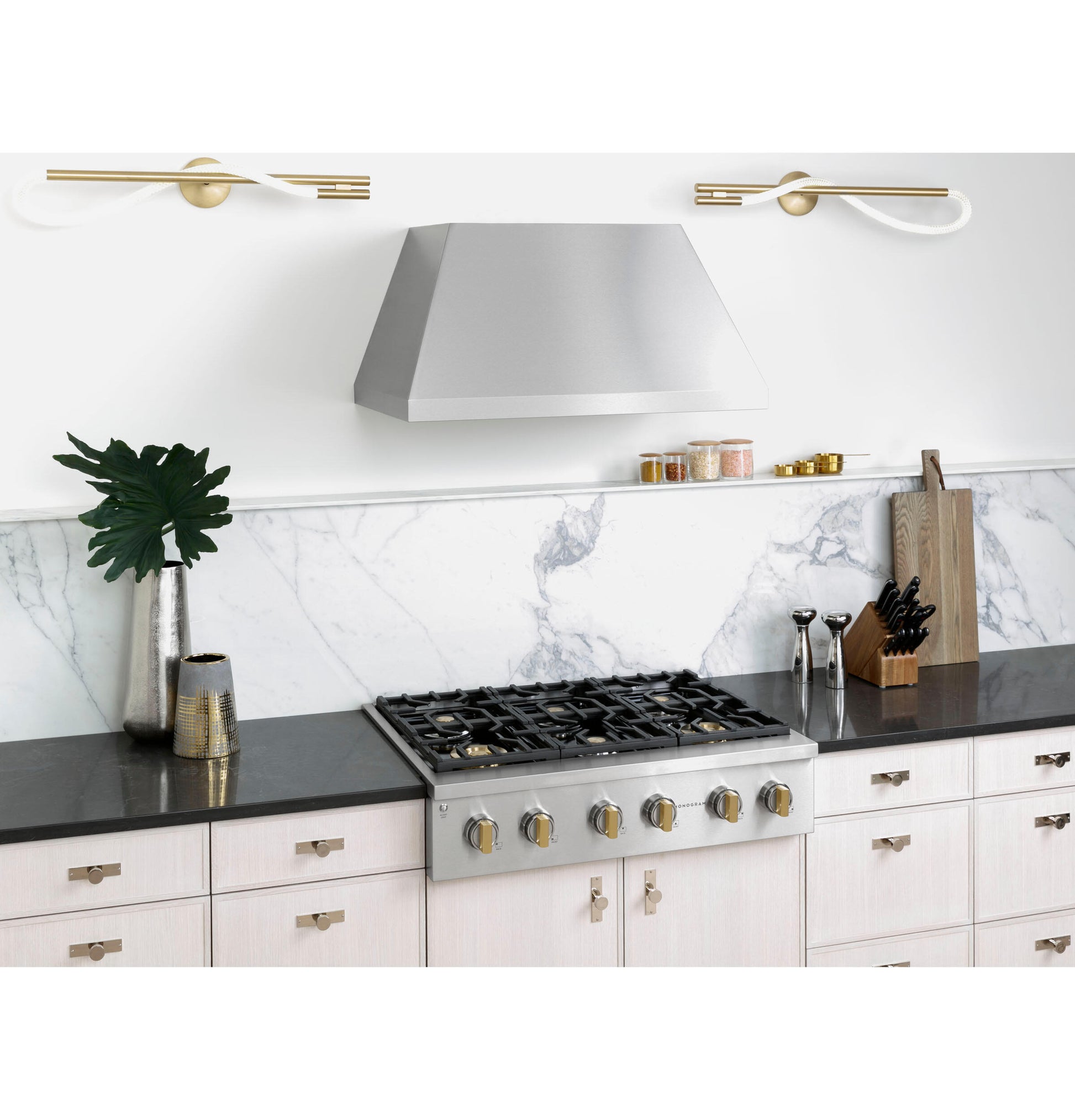 Monogram ZGU366NTSS Monogram 36" Professional Gas Rangetop With 6 Burners (Natural Gas)