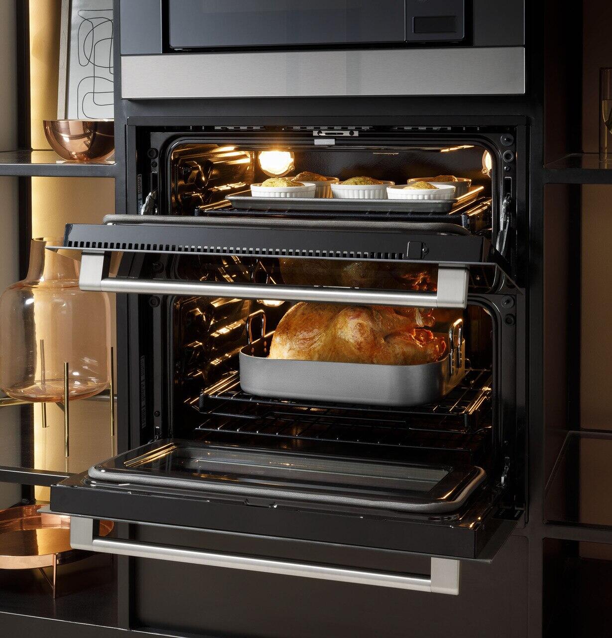 Cafe CTS92DM2NS5 Café&#8482; 30" Smart Built-In Twin Flex Single Wall Oven In Platinum Glass