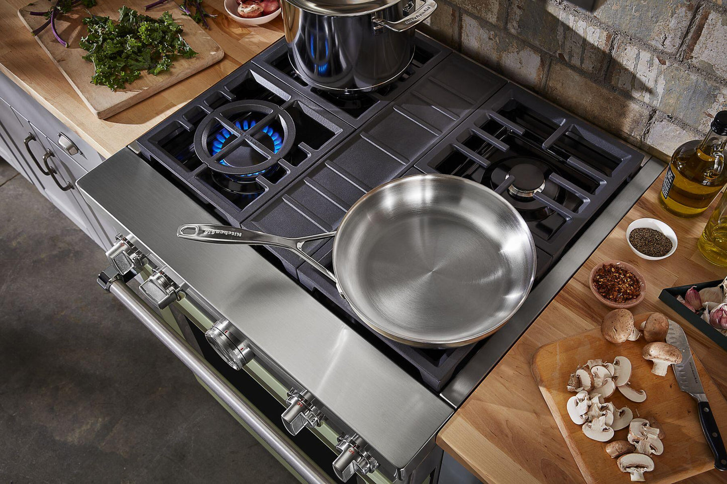 Kitchenaid KFDC500JAV Kitchenaid® 30'' Smart Commercial-Style Dual Fuel Range With 4 Burners - Avocado Cream