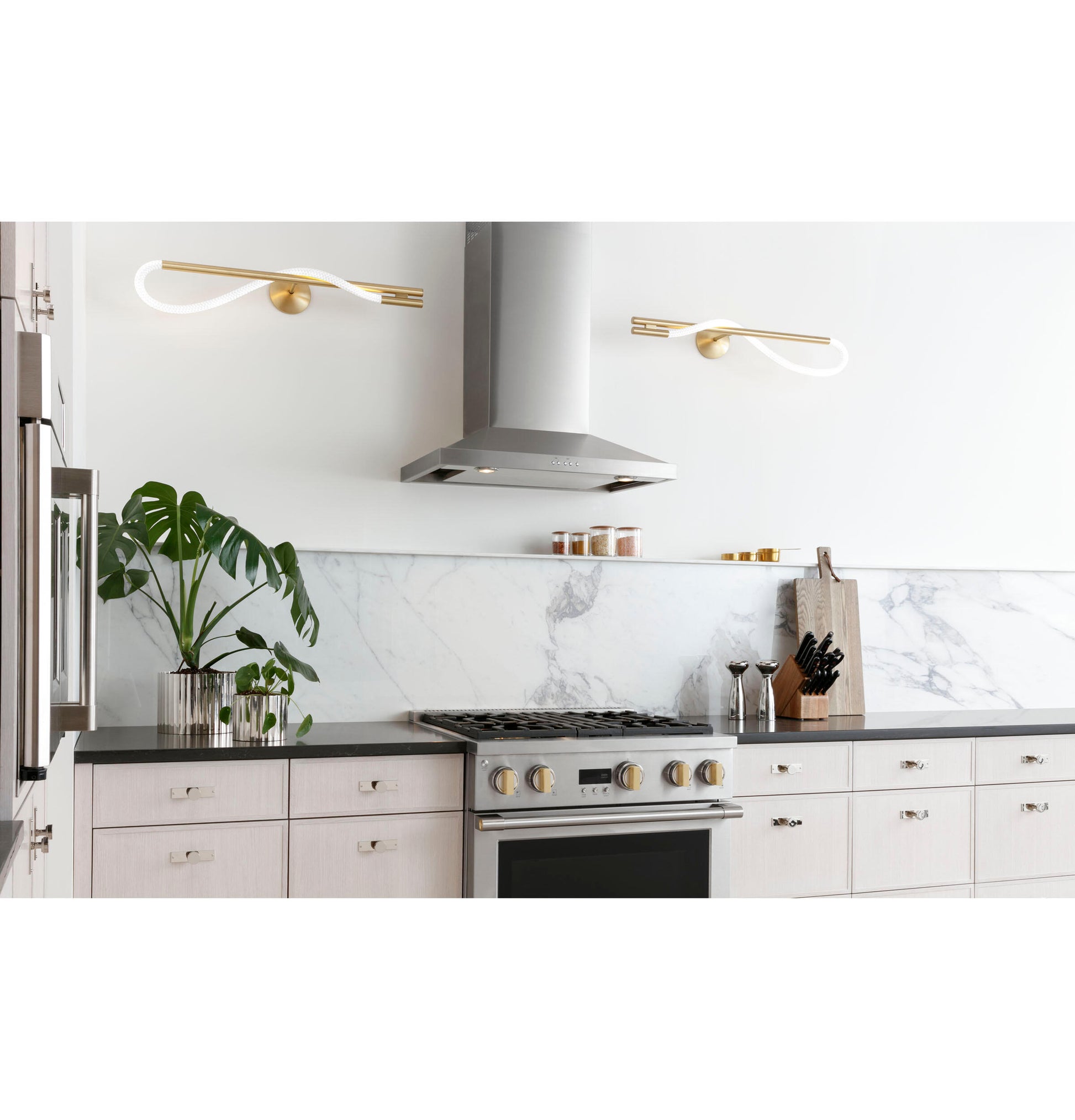 Monogram ZDP304NTSS Monogram 30" Dual-Fuel Professional Range With 4 Burners (Natural Gas)