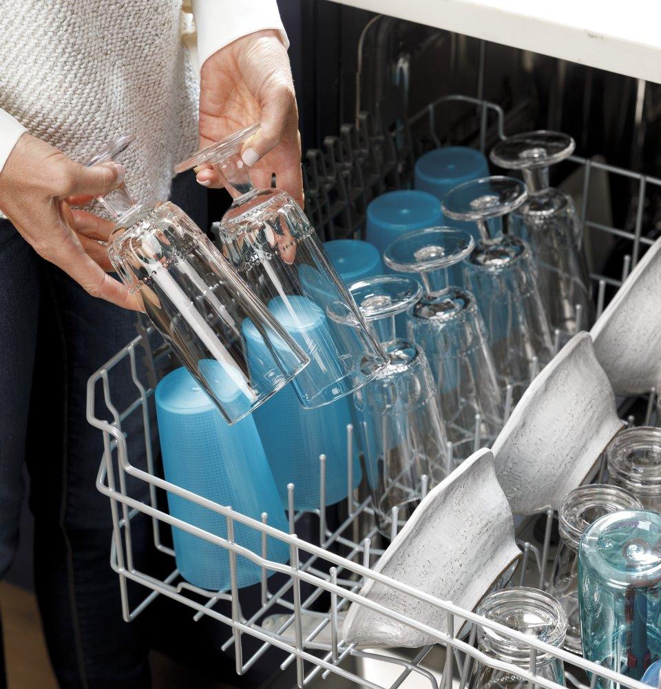 Ge Appliances GDT645SGNWW Ge® Top Control With Stainless Steel Interior Dishwasher With Sanitize Cycle & Dry Boost With Fan Assist