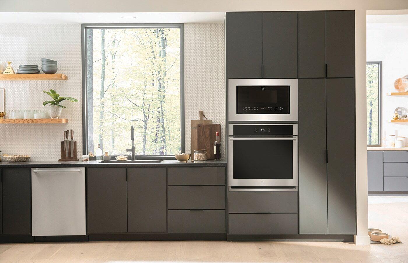 Electrolux EMBS2411AB 24" Built-In Side Swing Microwave Oven